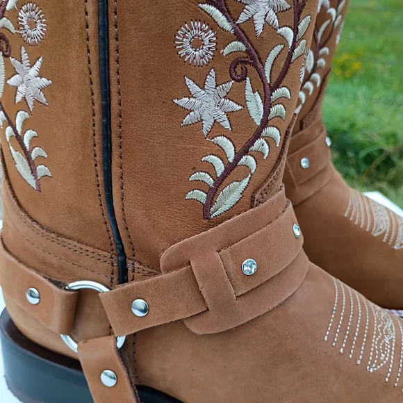 Embroidered Leather Tan Cowboy Boots - Picture 6 of 6
